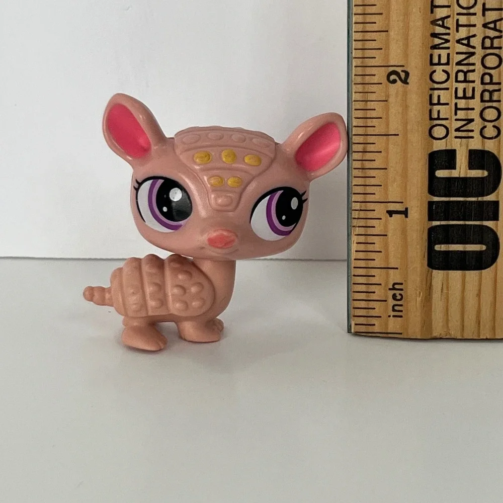 Littlest Pet Shop McDonalds Happy Meal Pink Armadillo Purple Eyes Figure Toy